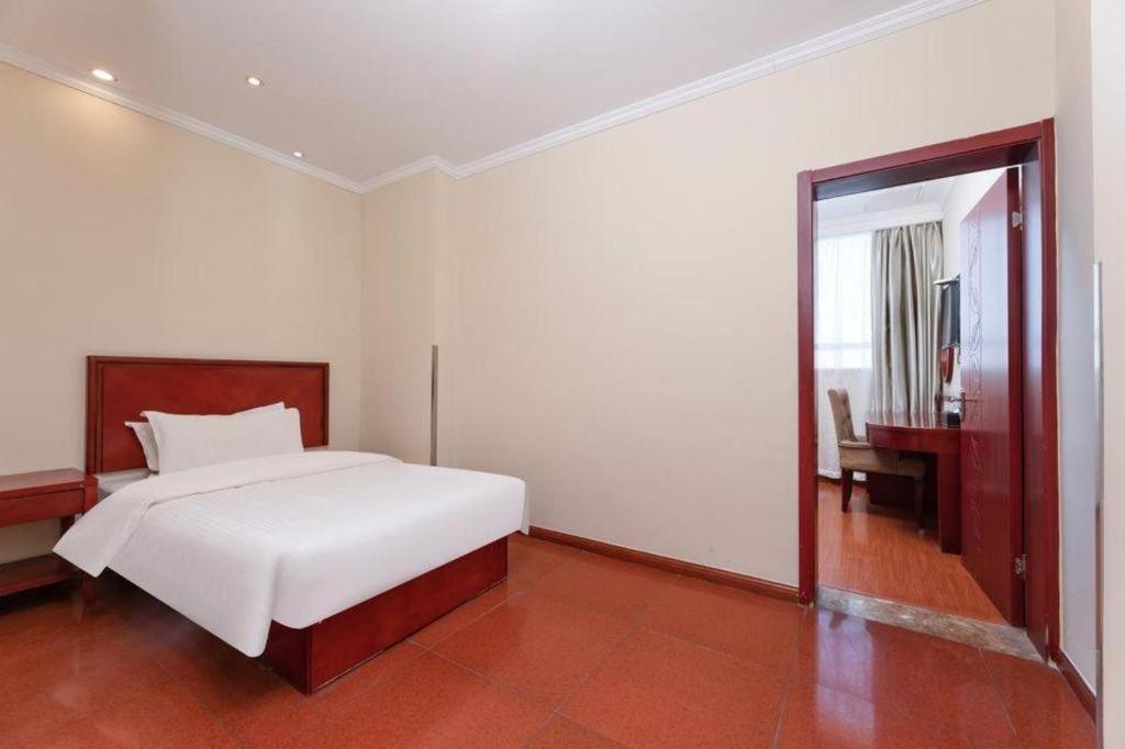 Greentree Inn Suzhou Railway Station North Square Haobainian Wedding Dress City Express Hotel Extérieur photo